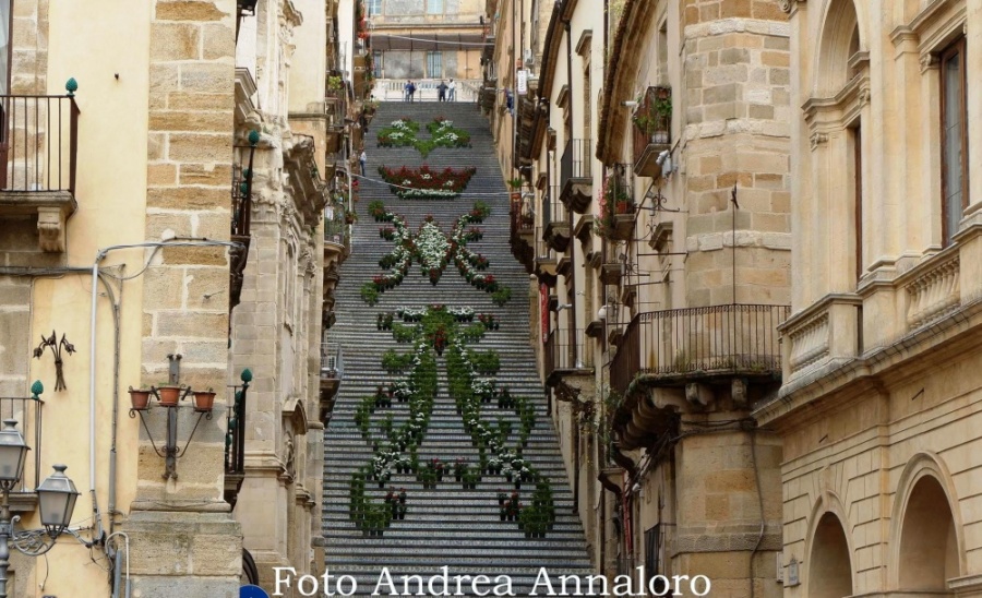 "Scala Infiorata" da oggi e fino al 14 giugno, sulla Scalinata della "Matrice" di Caltagirone